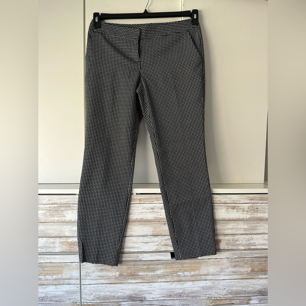š¤ Express Columnist Slim Ankle Pants Size 6R Black White Print Stretch
